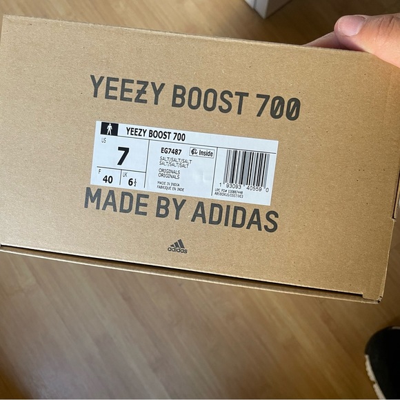 Yeezy Boost 700 “salt” NWT - Picture 5 of 15